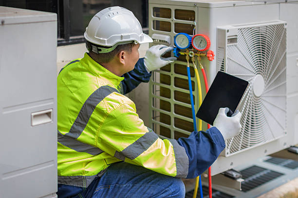 Professional Hvac technician working in Clive, IA